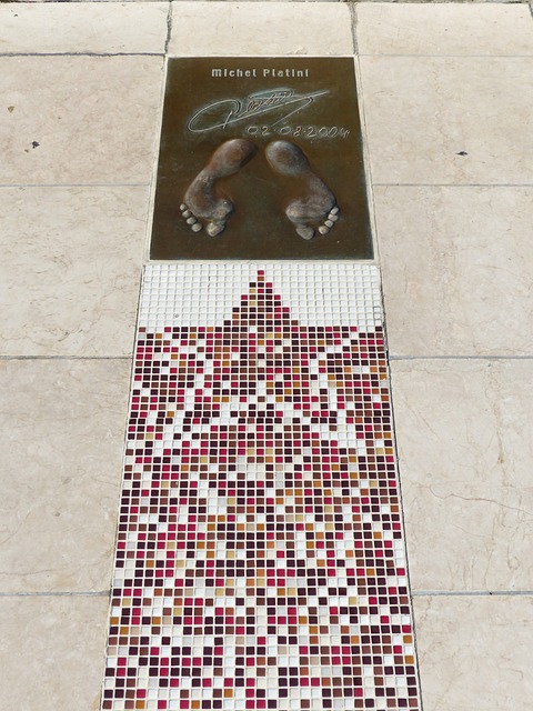 他在家庭和 他在家庭和